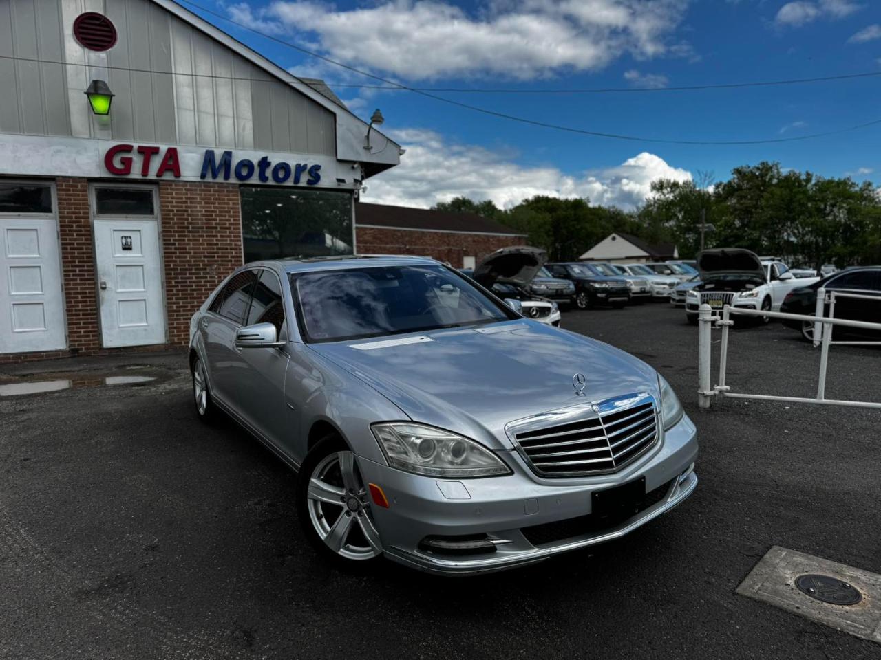 Mercedes-Benz S-Class 4dr Sdn S 550 4MATIC 2012