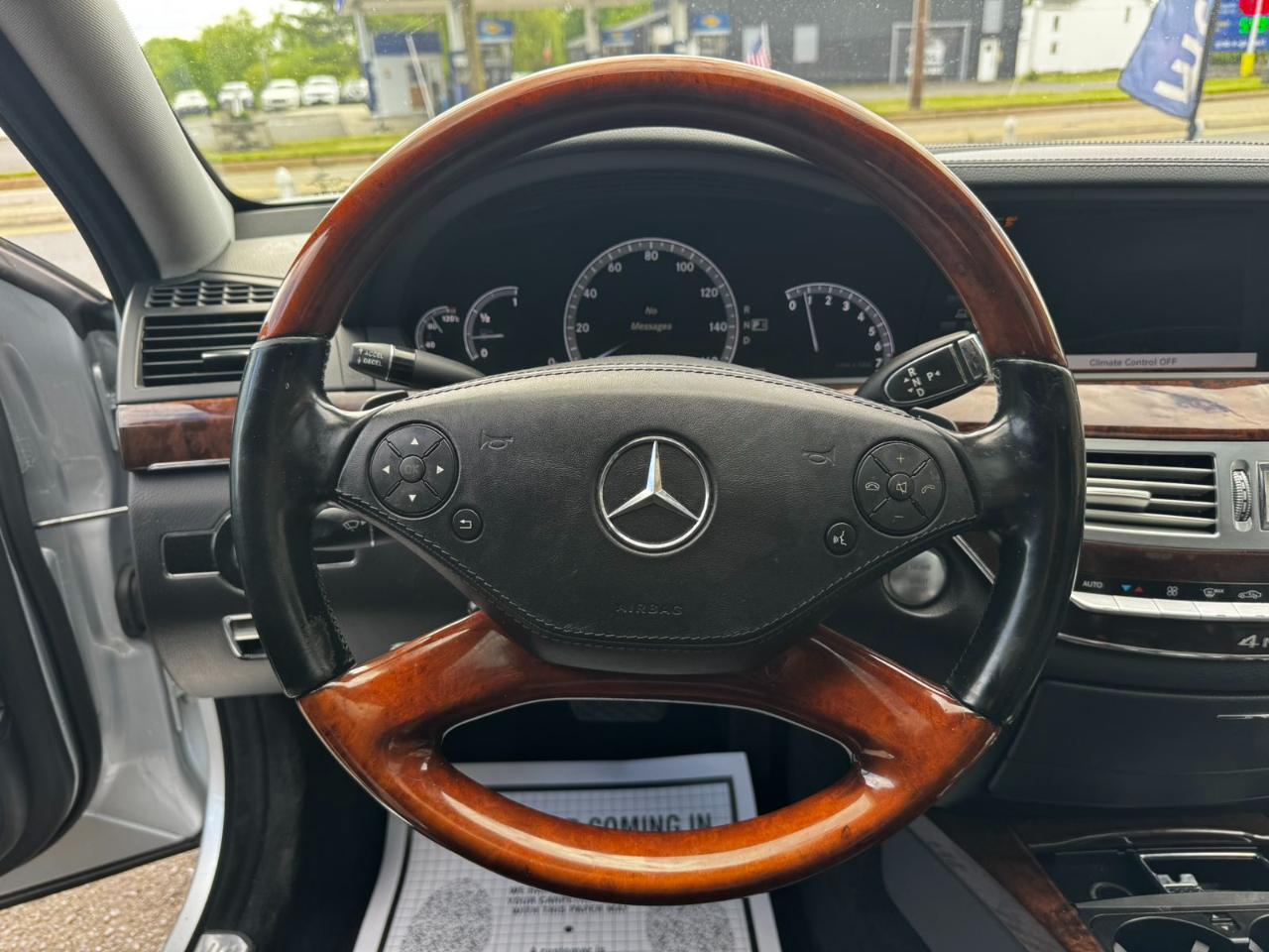 Mercedes-Benz S-Class 4dr Sdn S 550 4MATIC 2012