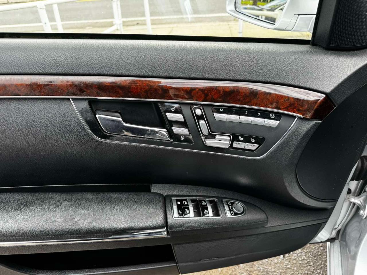 Mercedes-Benz S-Class 4dr Sdn S 550 4MATIC 2012