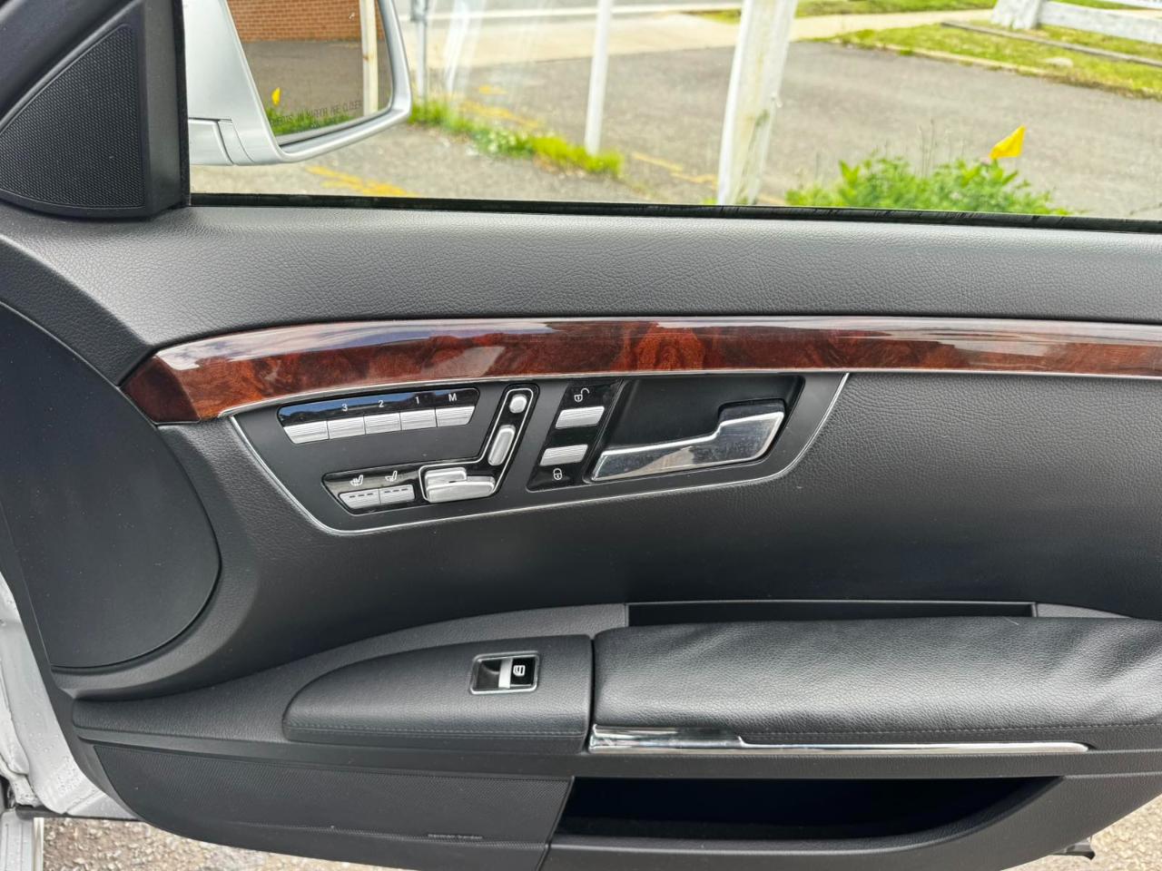 Mercedes-Benz S-Class 4dr Sdn S 550 4MATIC 2012