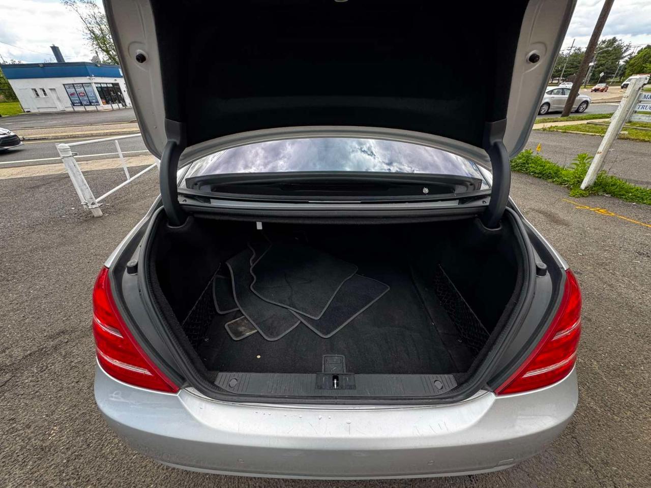 Mercedes-Benz S-Class 4dr Sdn S 550 4MATIC 2012