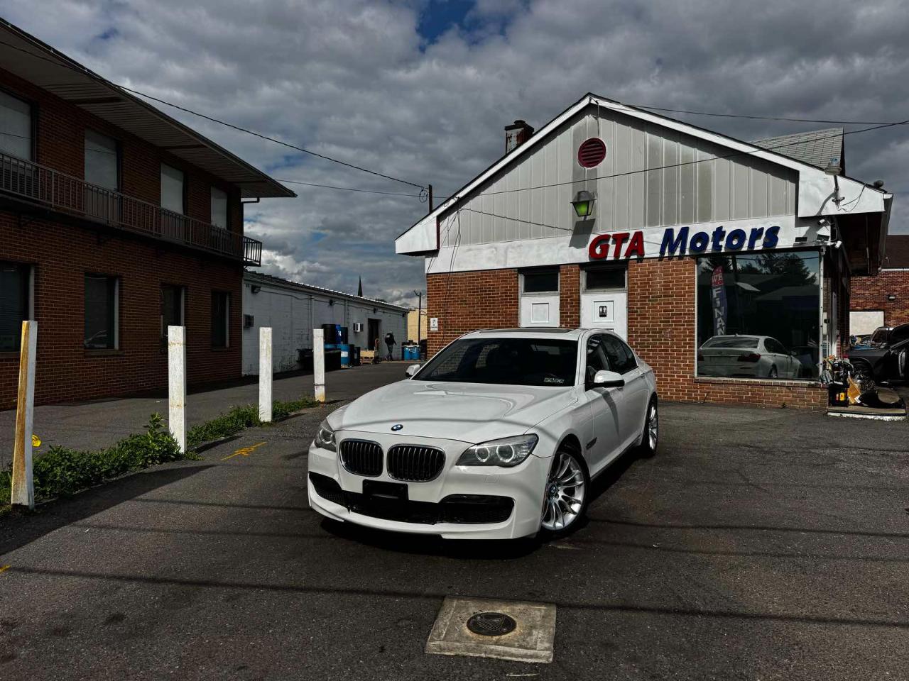 BMW 7 Series 4dr Sdn 740Li xDrive AWD 2014
