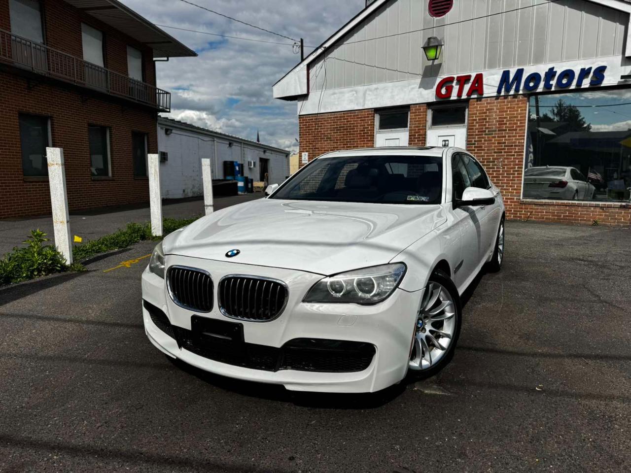 BMW 7 Series 4dr Sdn 740Li xDrive AWD 2014