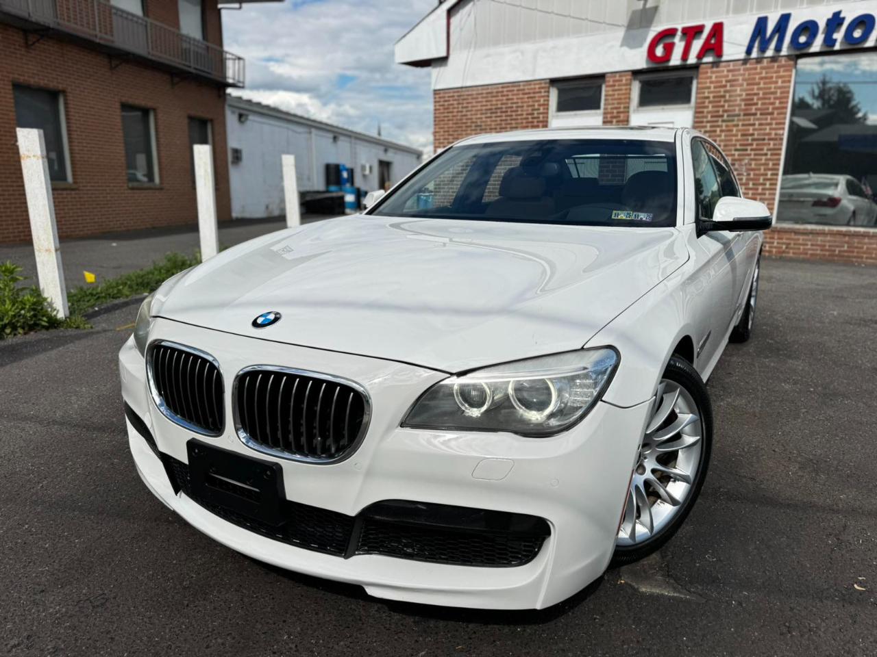 BMW 7 Series 4dr Sdn 740Li xDrive AWD 2014