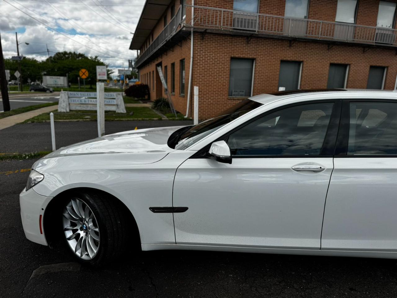 BMW 7 Series 4dr Sdn 740Li xDrive AWD 2014