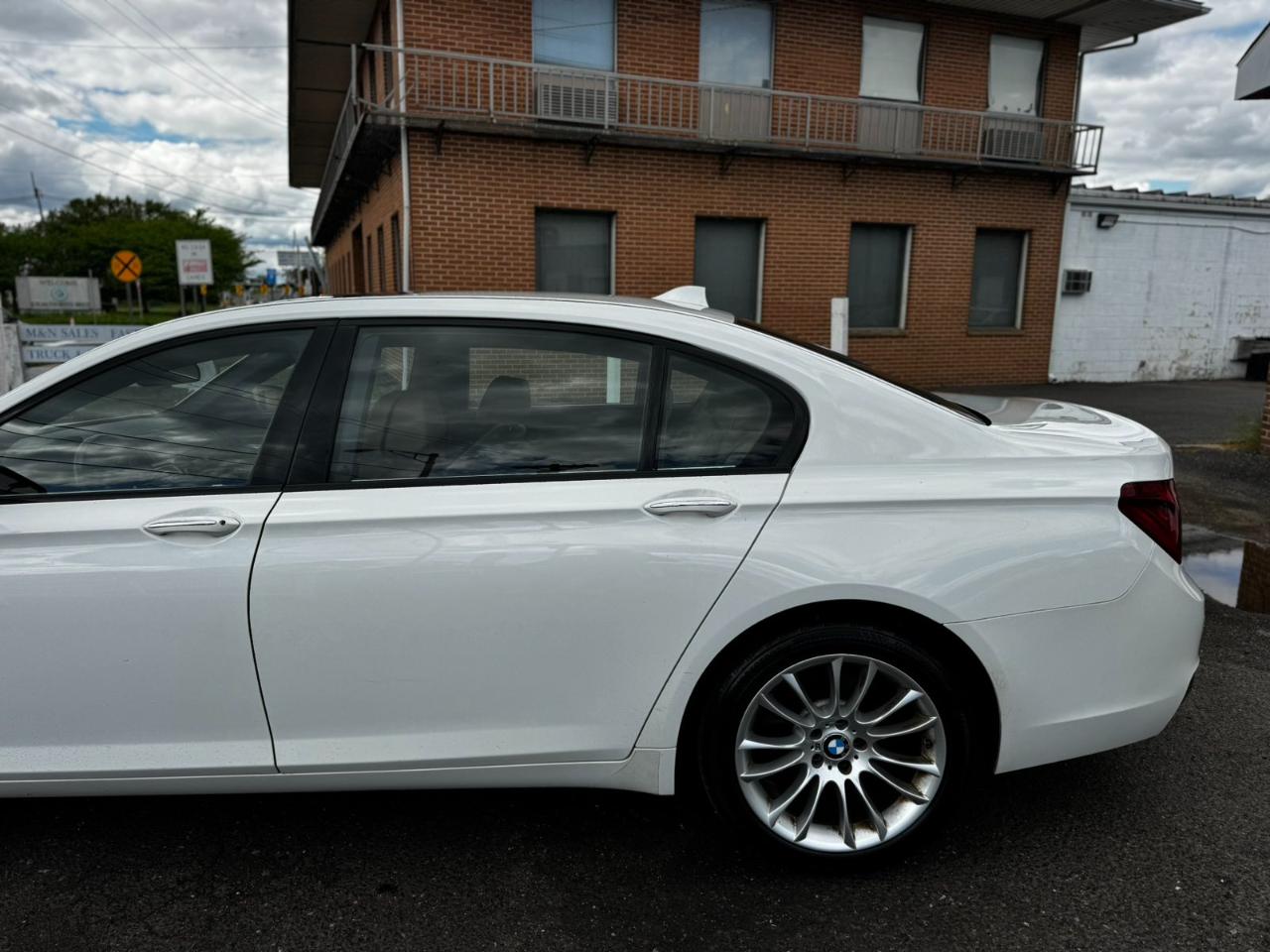 BMW 7 Series 4dr Sdn 740Li xDrive AWD 2014