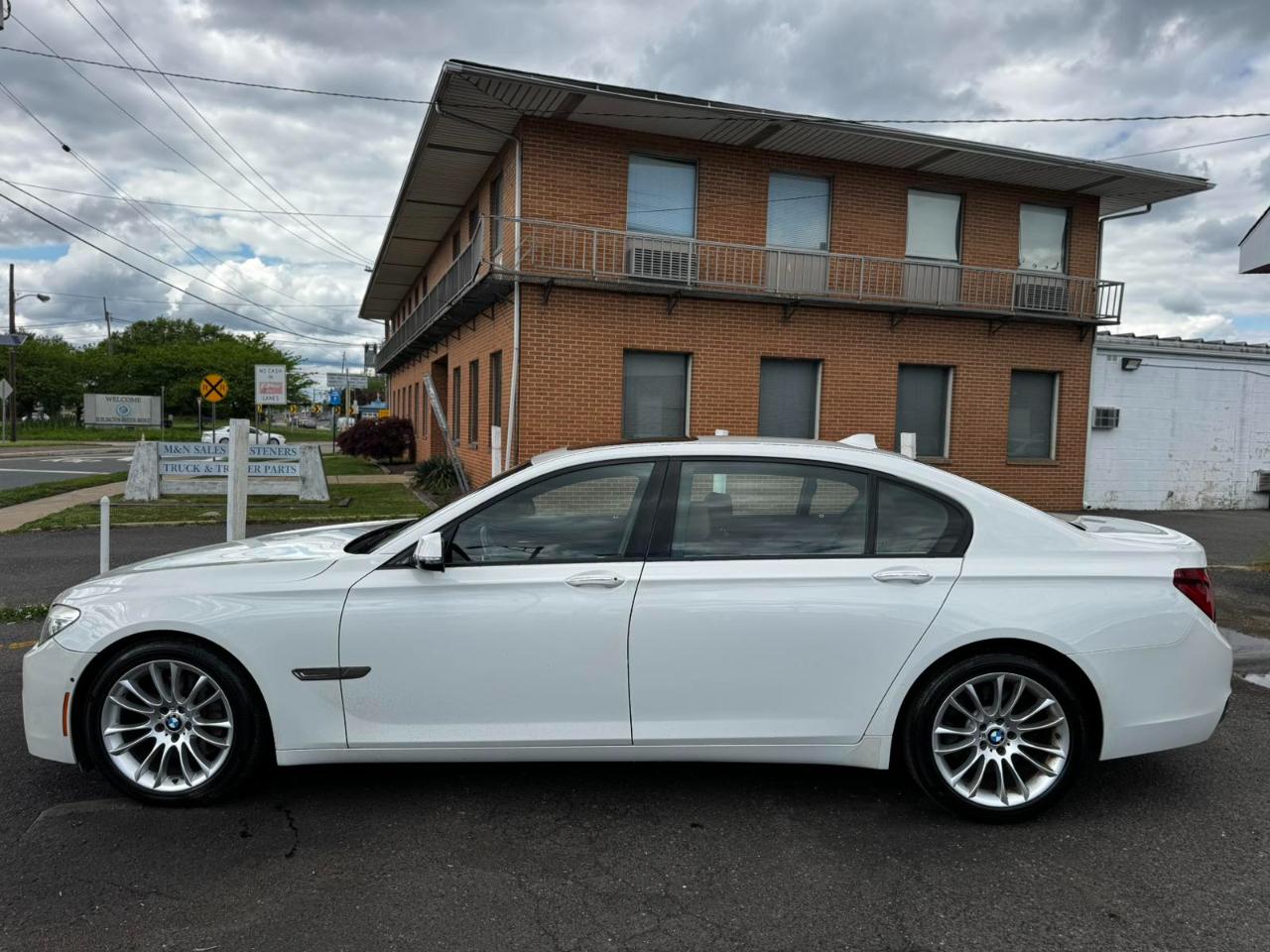 BMW 7 Series 4dr Sdn 740Li xDrive AWD 2014