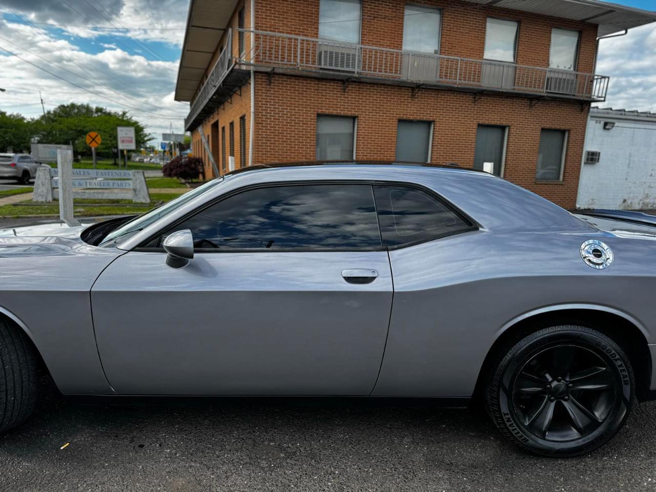 Dodge Challenger 2dr Cpe SXT 2016