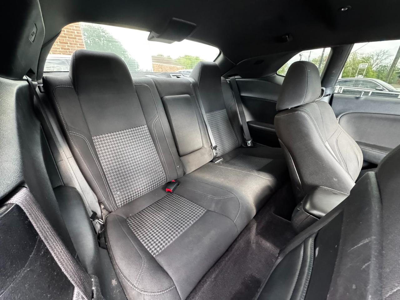 Dodge Challenger 2dr Cpe SXT 2016