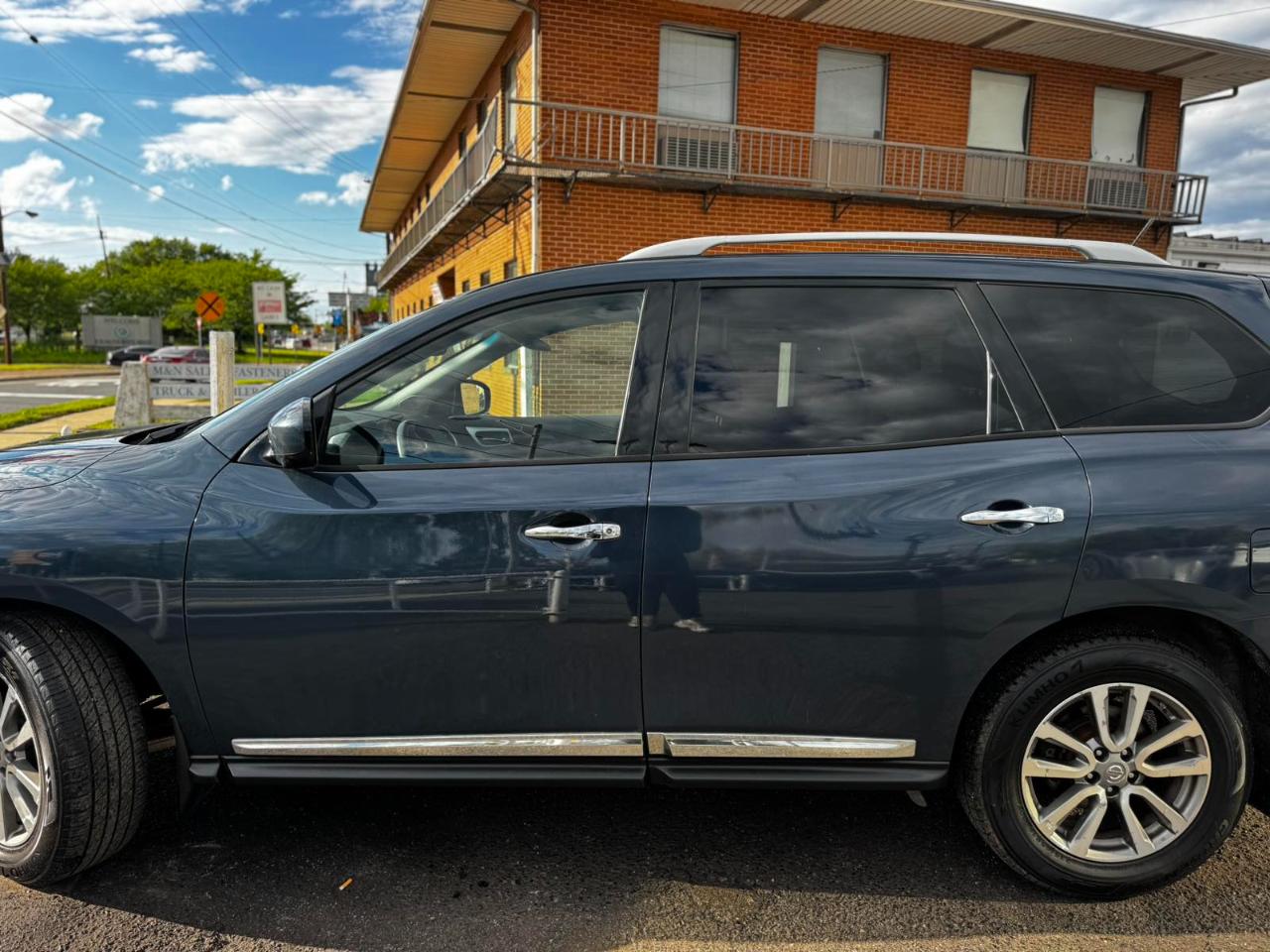 Nissan Pathfinder 4WD 4dr SL 2015