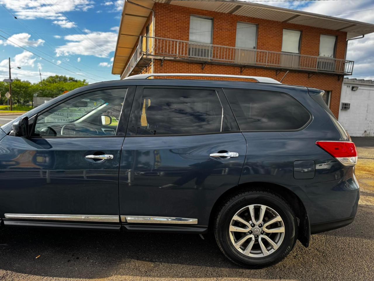 Nissan Pathfinder 4WD 4dr SL 2015