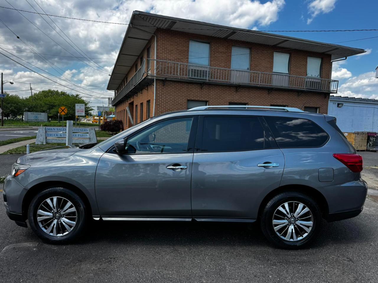 Nissan Pathfinder FWD SL 2018