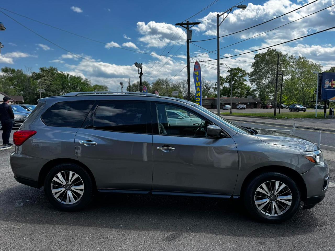 Nissan Pathfinder FWD SL 2018