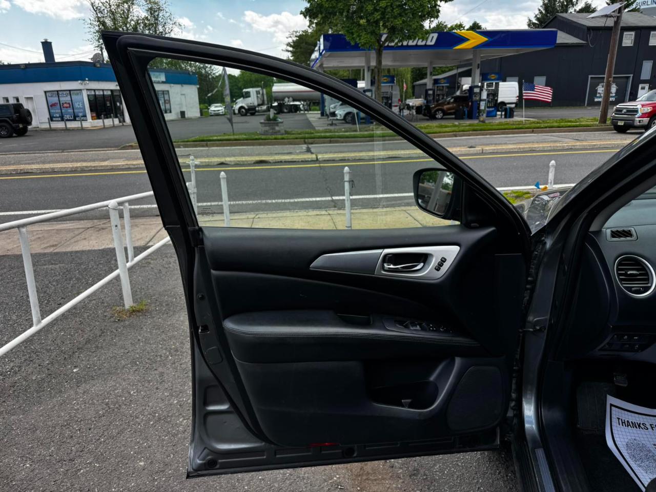 Nissan Pathfinder FWD SL 2018