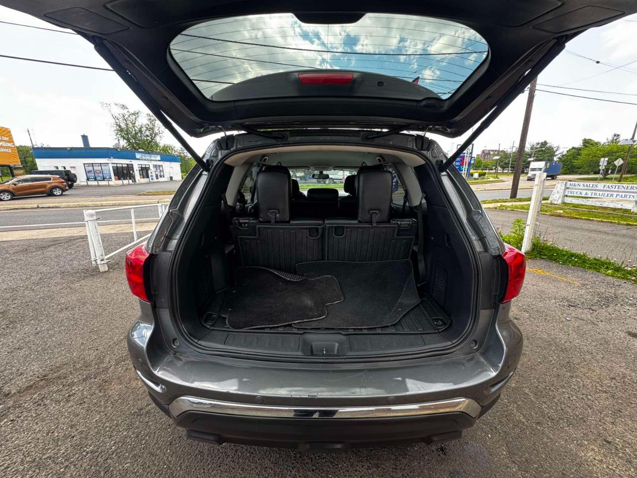 Nissan Pathfinder FWD SL 2018