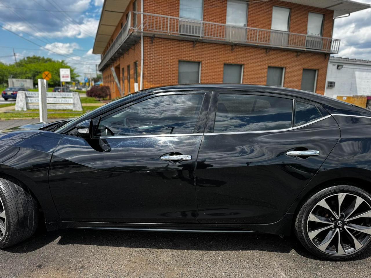 Nissan Maxima 4dr Sdn 3.5 SR 2016