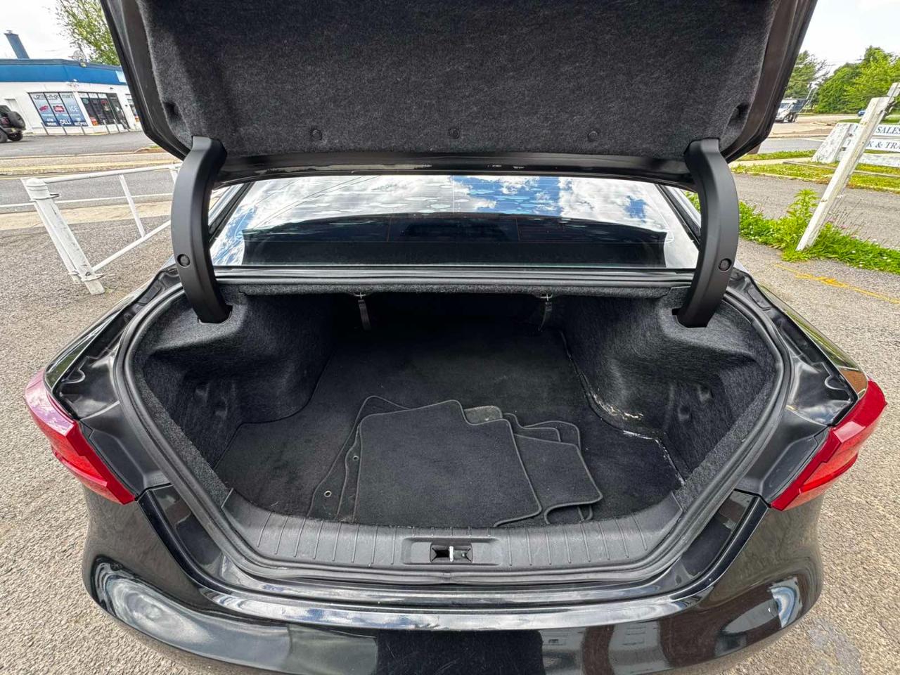 Nissan Maxima 4dr Sdn 3.5 SR 2016