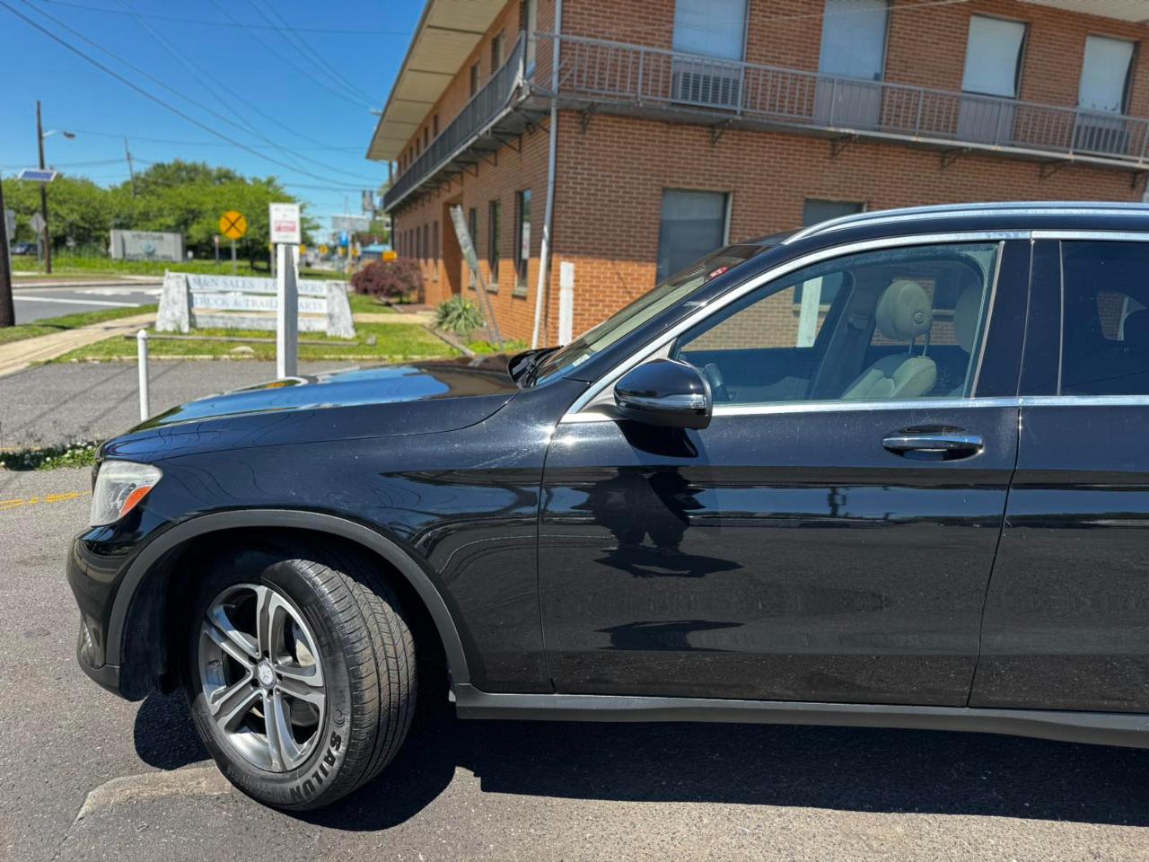 Mercedes-Benz GLC 4MATIC 4dr GLC 300 2016