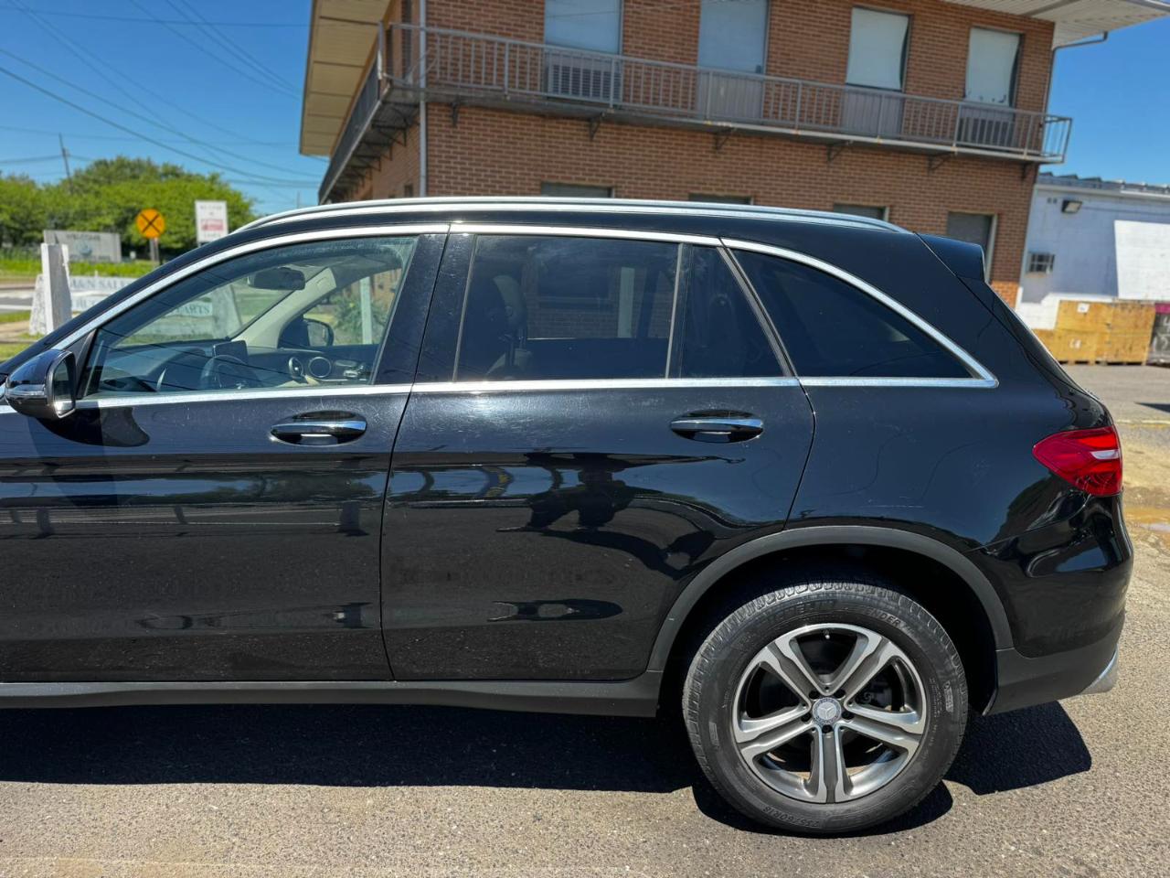 Mercedes-Benz GLC 4MATIC 4dr GLC 300 2016