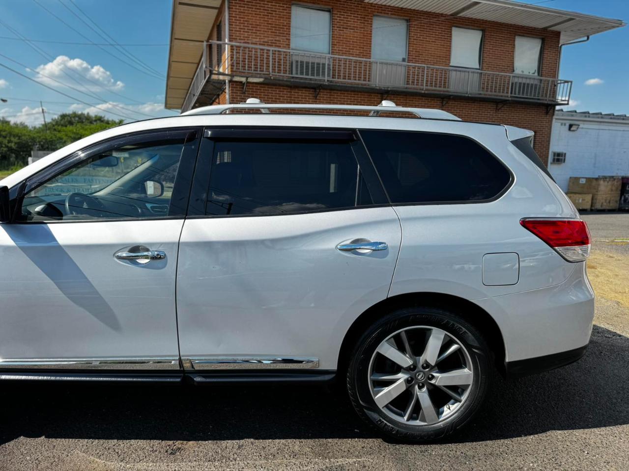 Nissan Pathfinder 4WD 4dr Platinum 2013