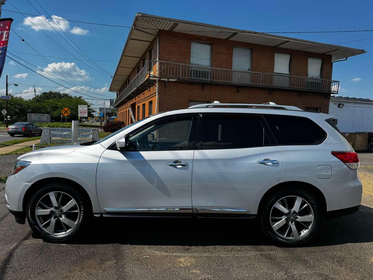 Nissan Pathfinder 4WD 4dr Platinum 2013