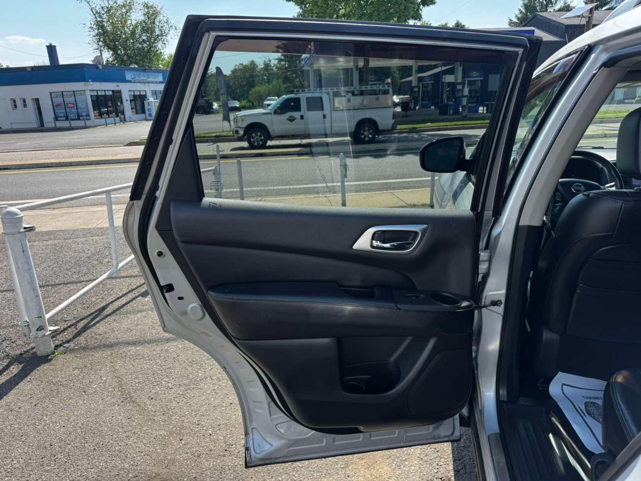 Nissan Pathfinder 4WD 4dr Platinum 2013