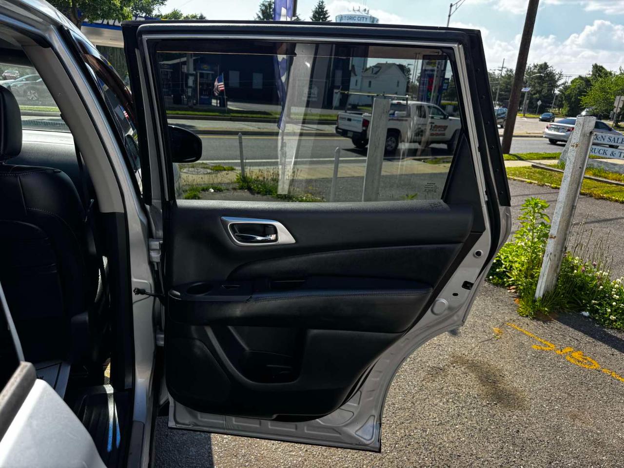 Nissan Pathfinder 4WD 4dr Platinum 2013