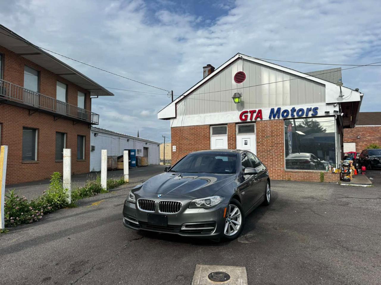 BMW 5 Series 4dr Sdn 528i xDrive AWD 2014