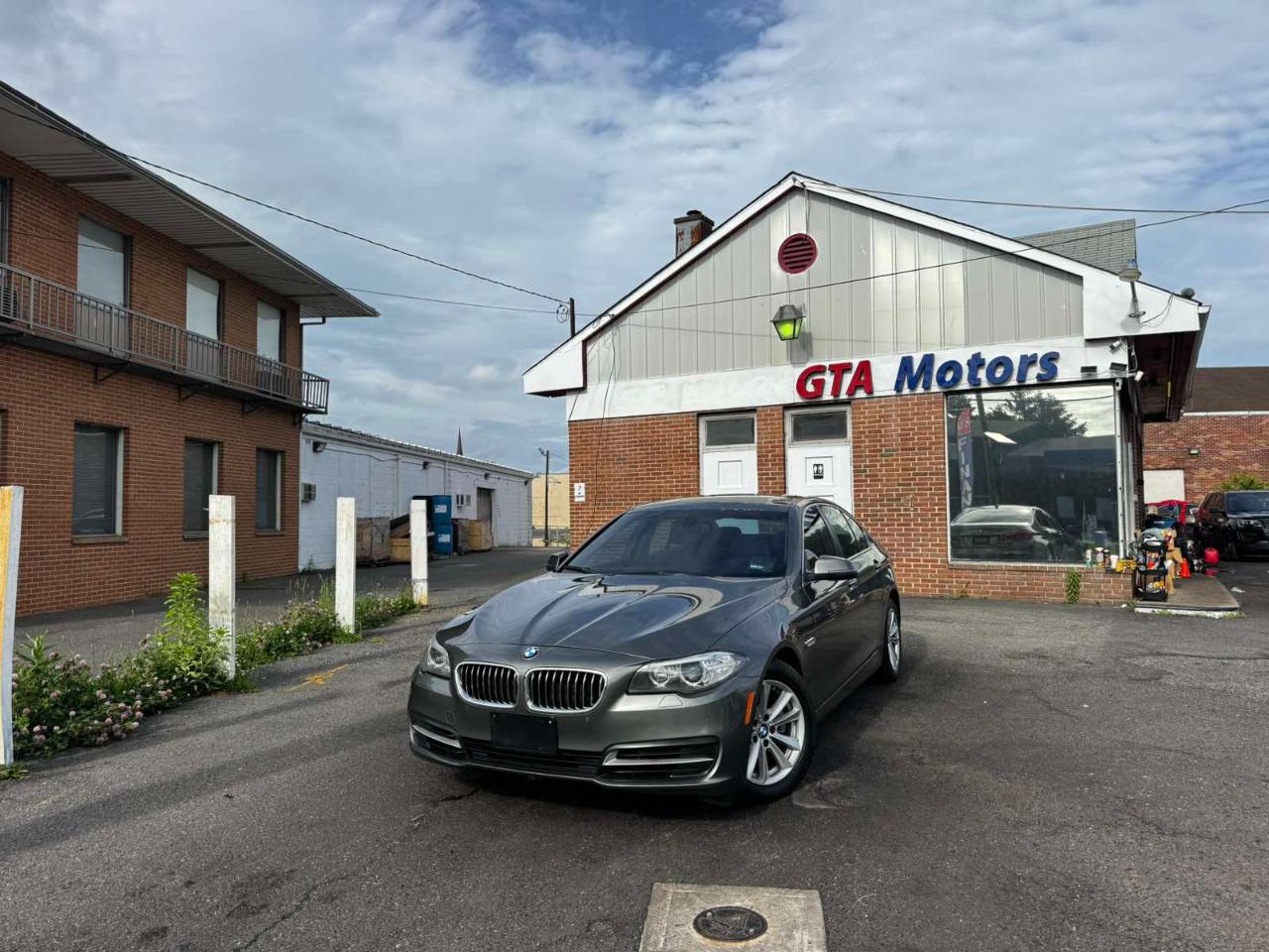 BMW 5 Series 4dr Sdn 528i xDrive AWD 2014