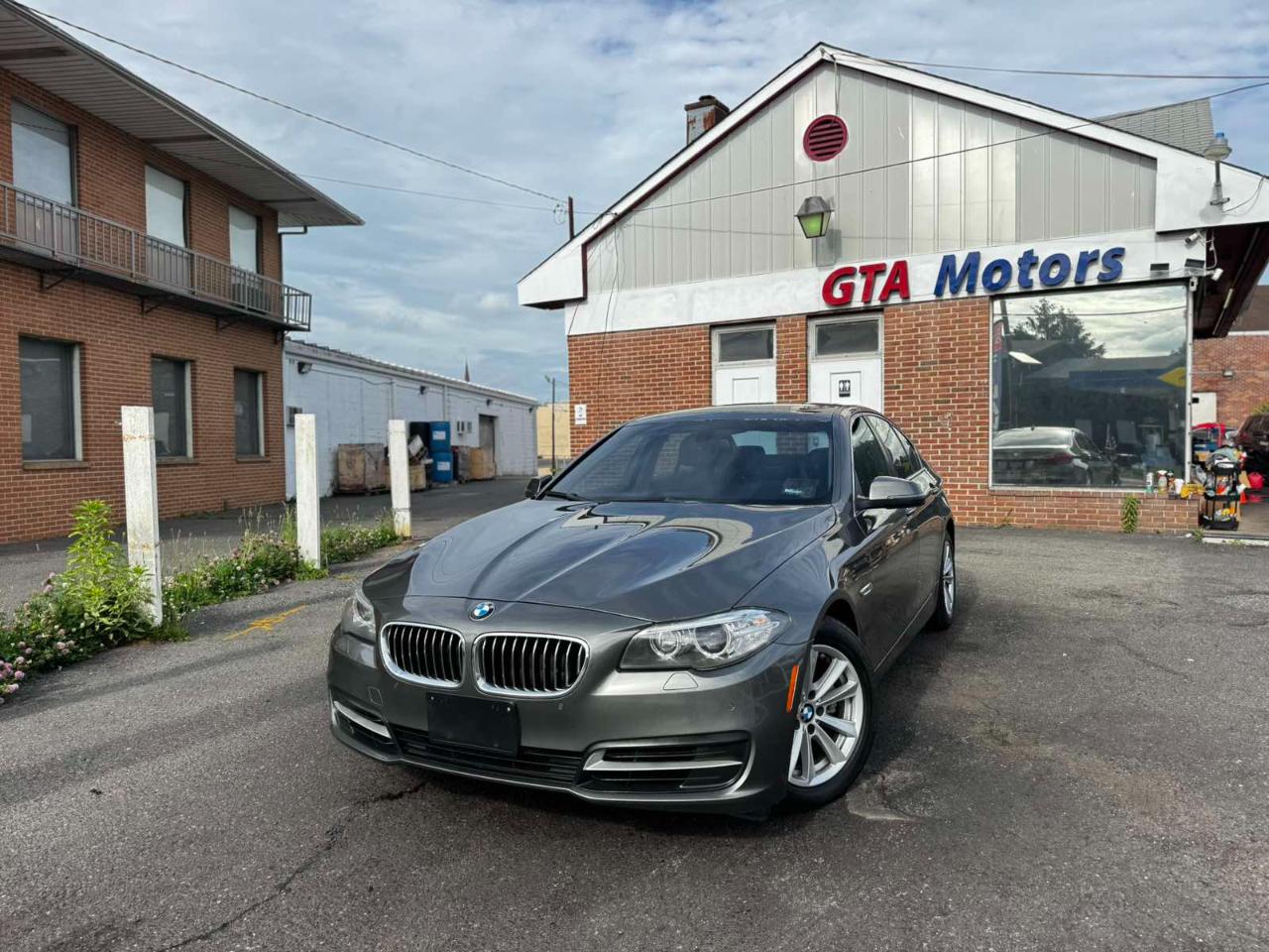 BMW 5 Series 4dr Sdn 528i xDrive AWD 2014