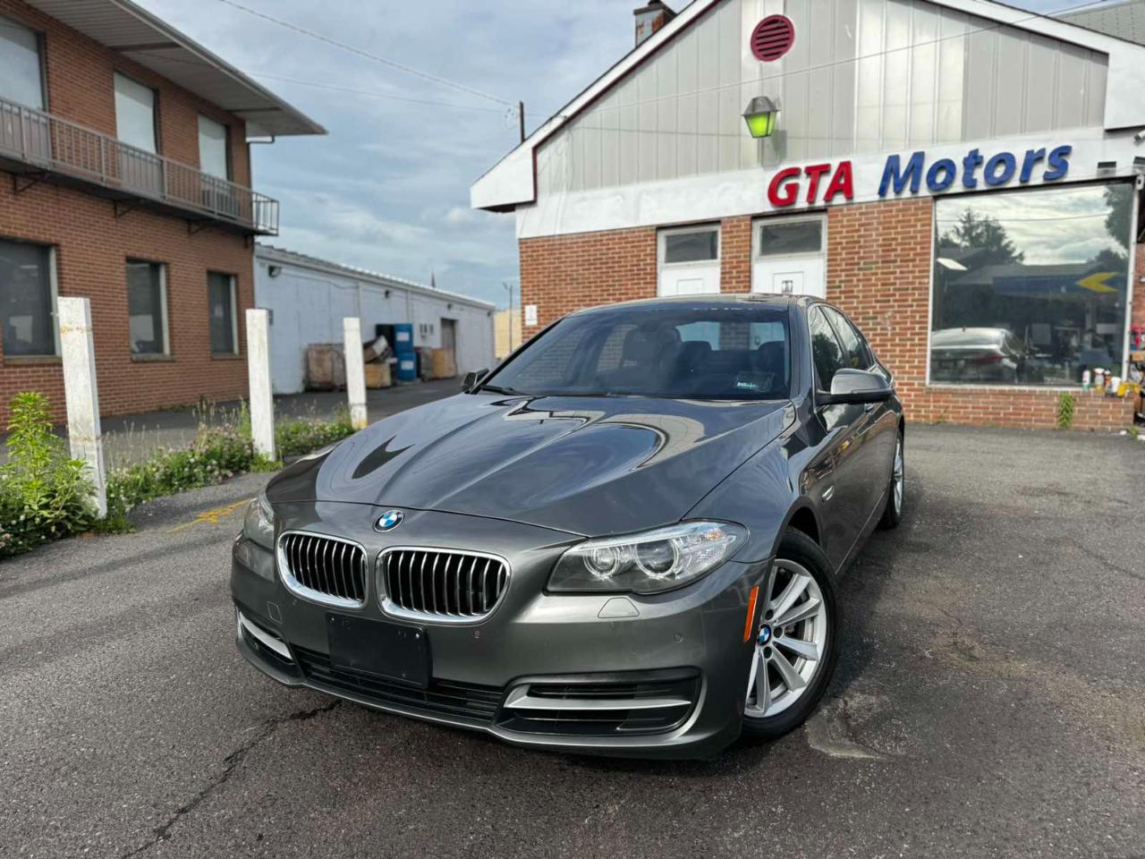 BMW 5 Series 4dr Sdn 528i xDrive AWD 2014