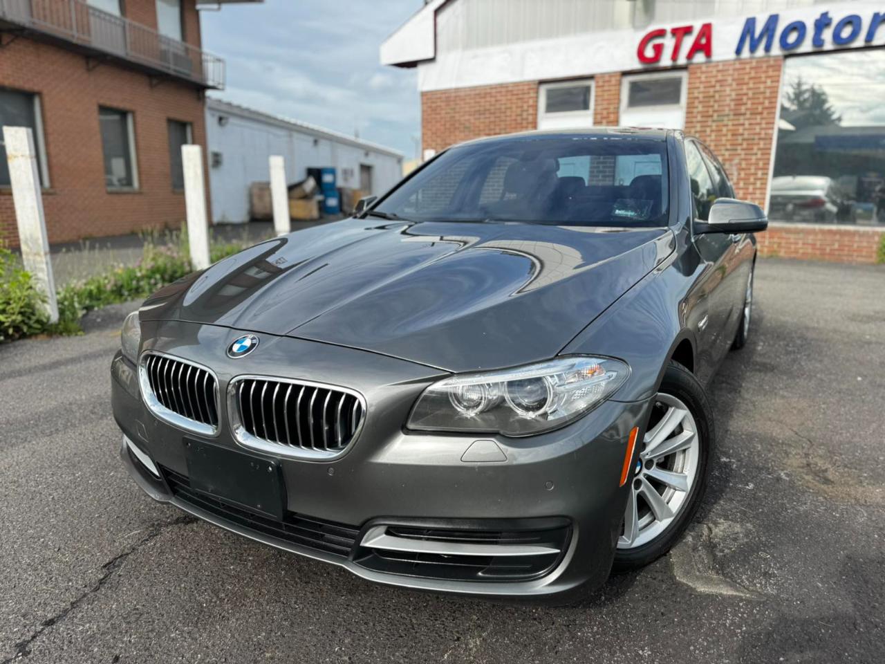 BMW 5 Series 4dr Sdn 528i xDrive AWD 2014