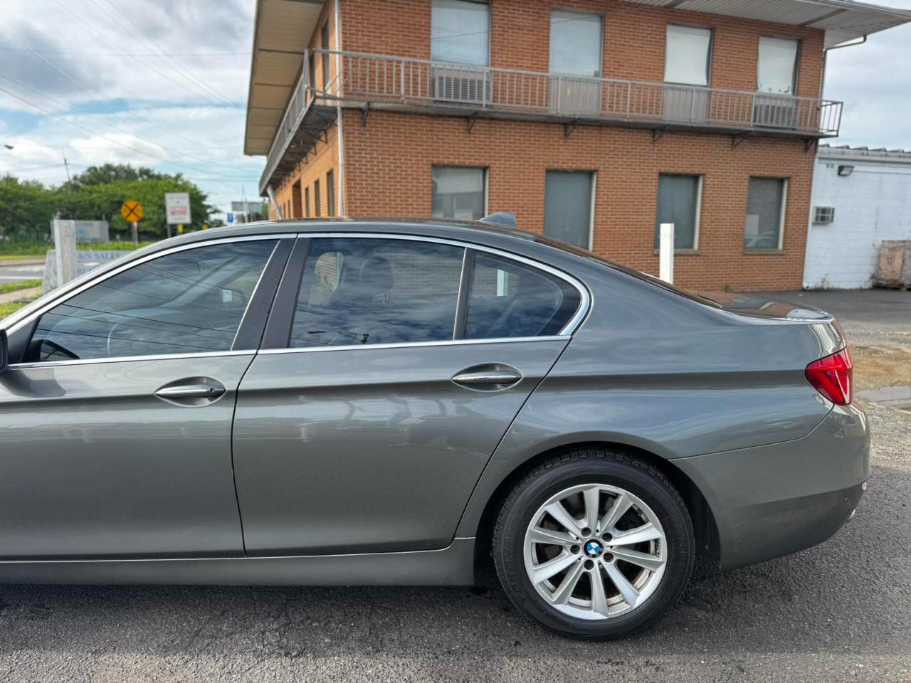 BMW 5 Series 4dr Sdn 528i xDrive AWD 2014