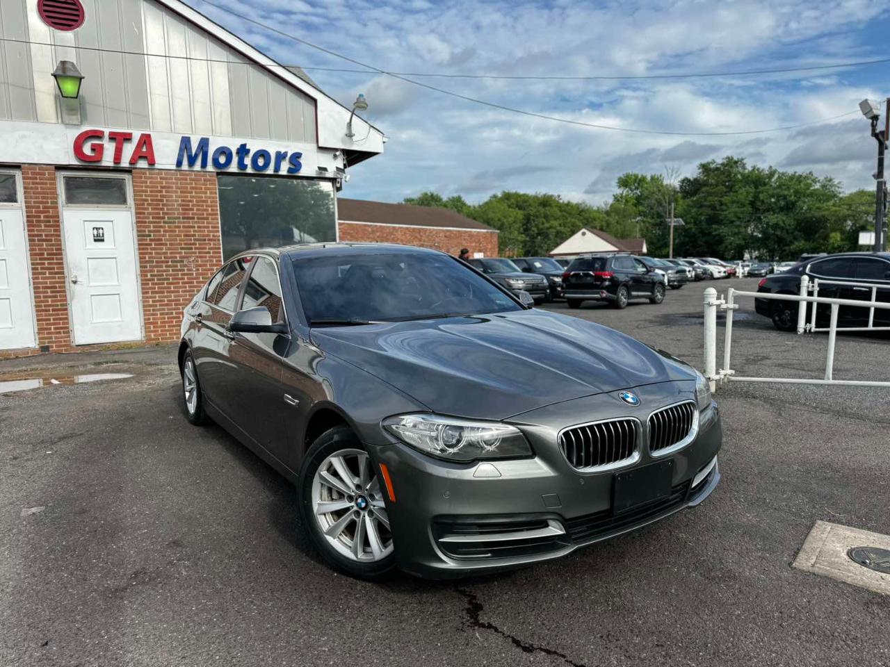 BMW 5 Series 4dr Sdn 528i xDrive AWD 2014