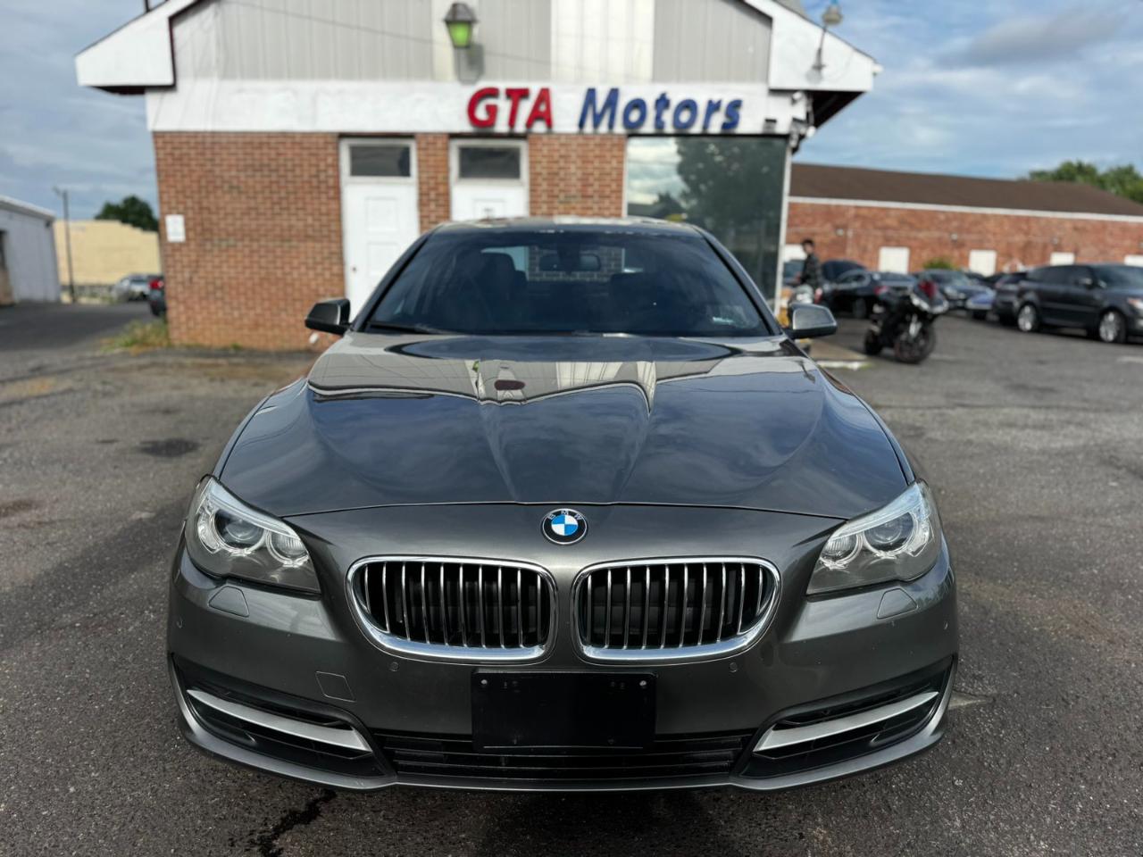 BMW 5 Series 4dr Sdn 528i xDrive AWD 2014