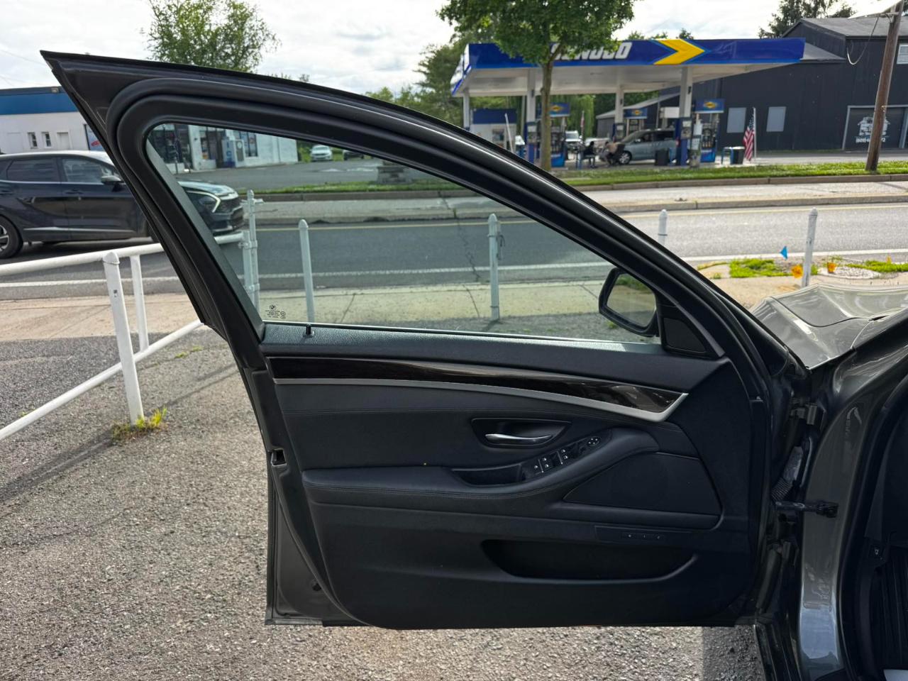 BMW 5 Series 4dr Sdn 528i xDrive AWD 2014