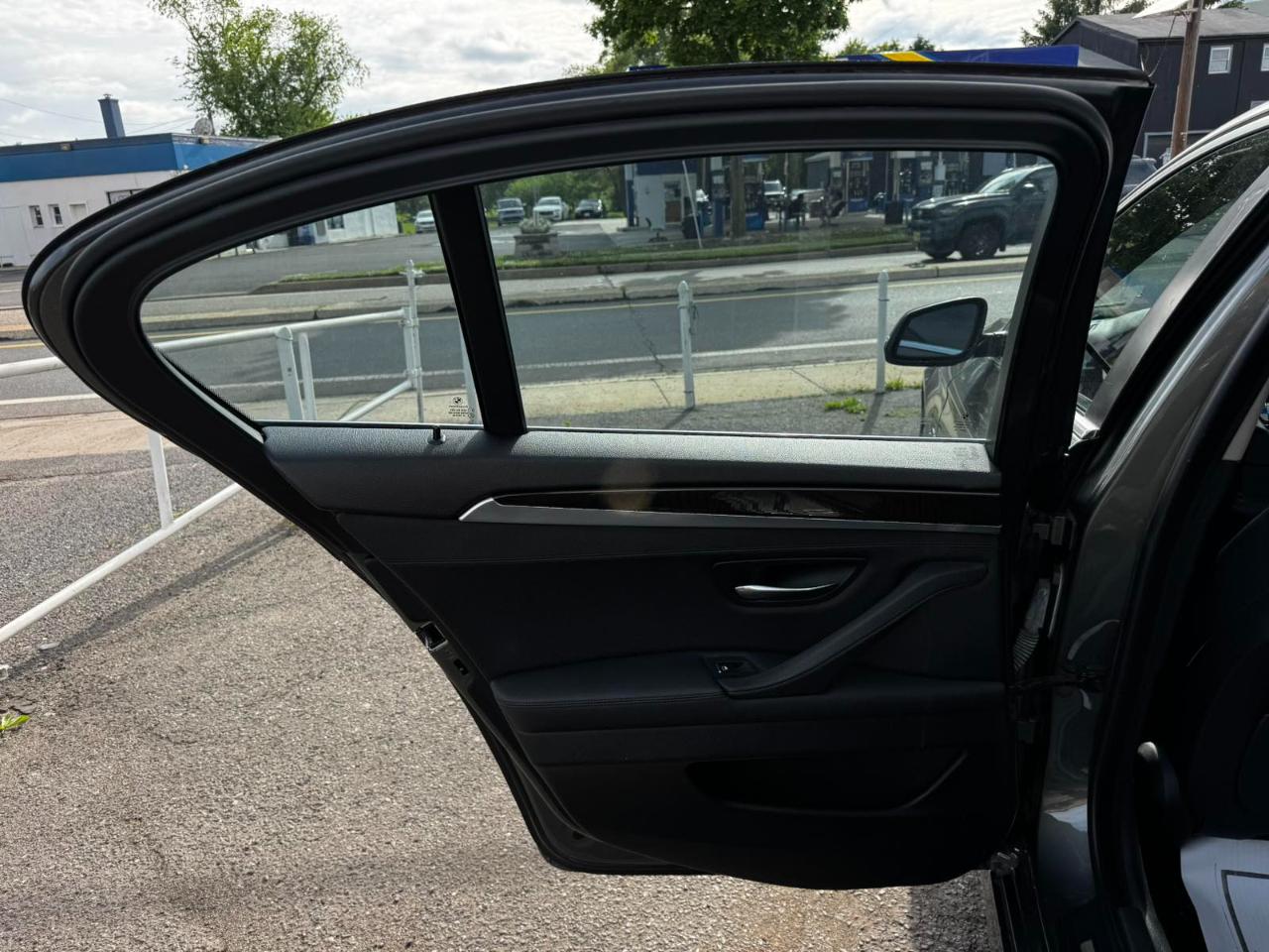 BMW 5 Series 4dr Sdn 528i xDrive AWD 2014