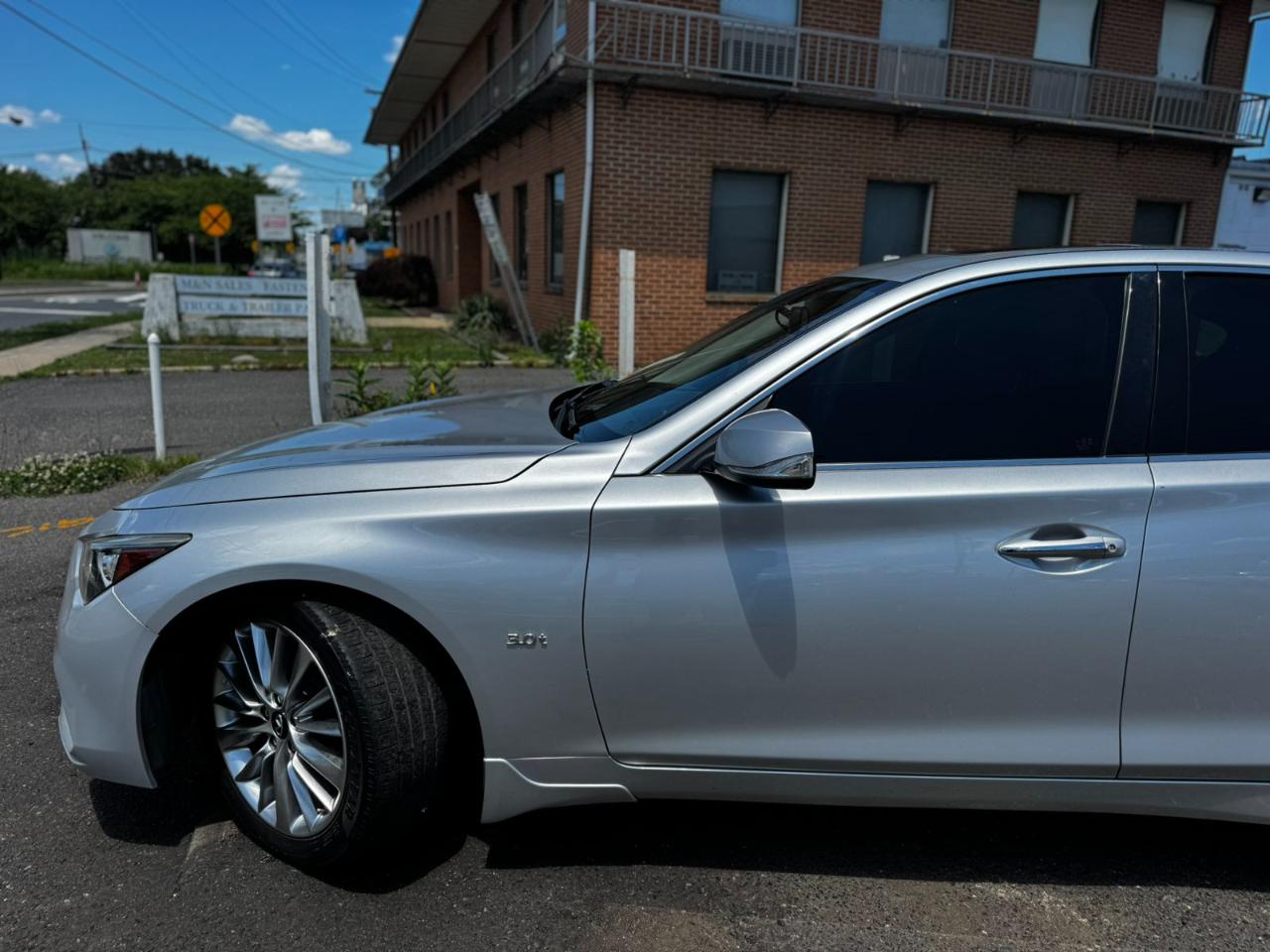 Infiniti Q50 3.0t LUXE RWD 2019