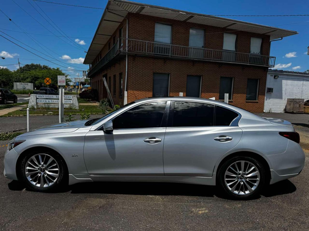 Infiniti Q50 3.0t LUXE RWD 2019