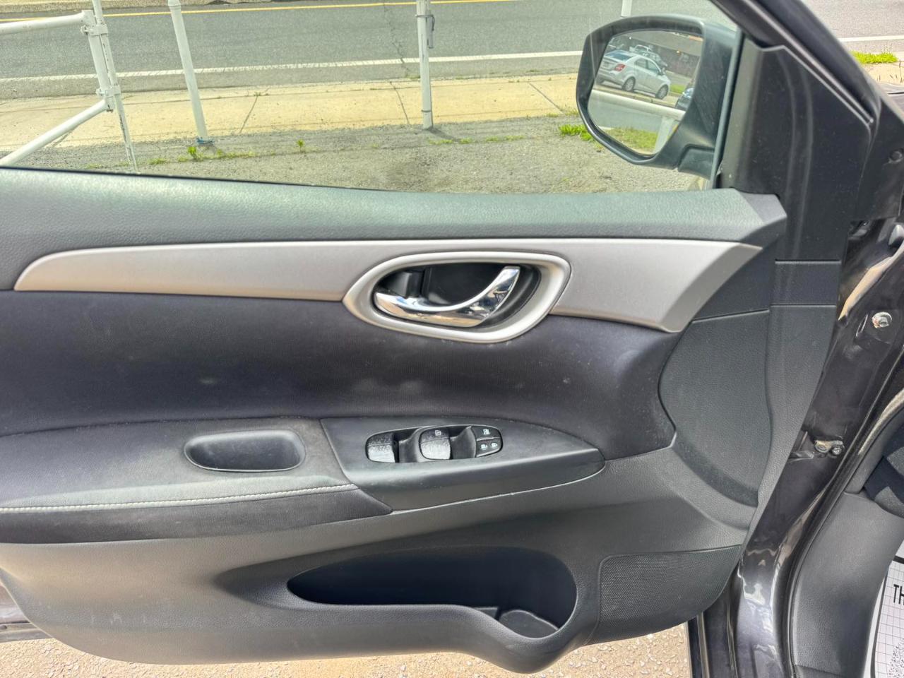 Nissan Sentra 4dr Sdn I4 CVT SV 2014