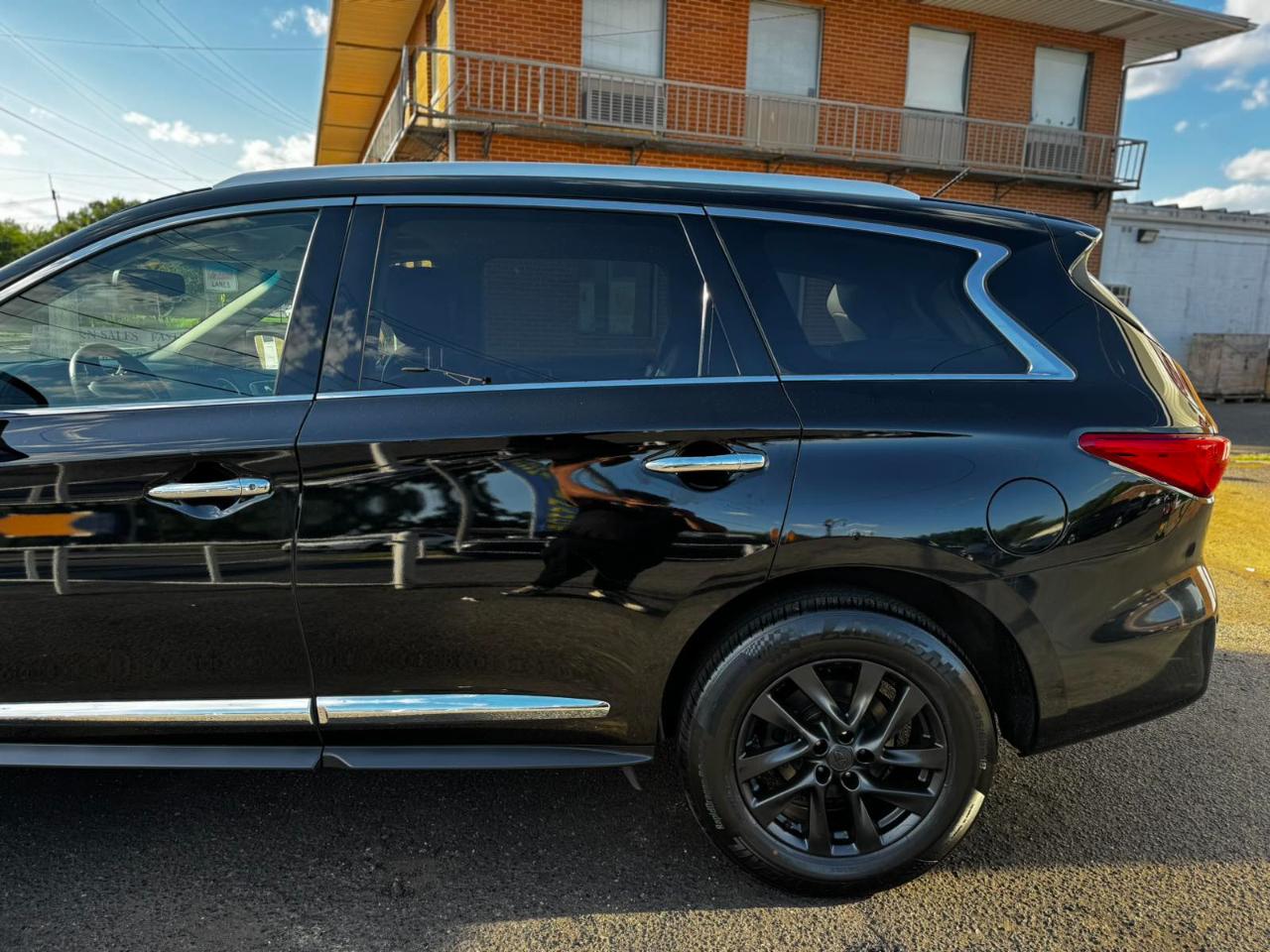 Infiniti JX35 FWD 4dr 2013