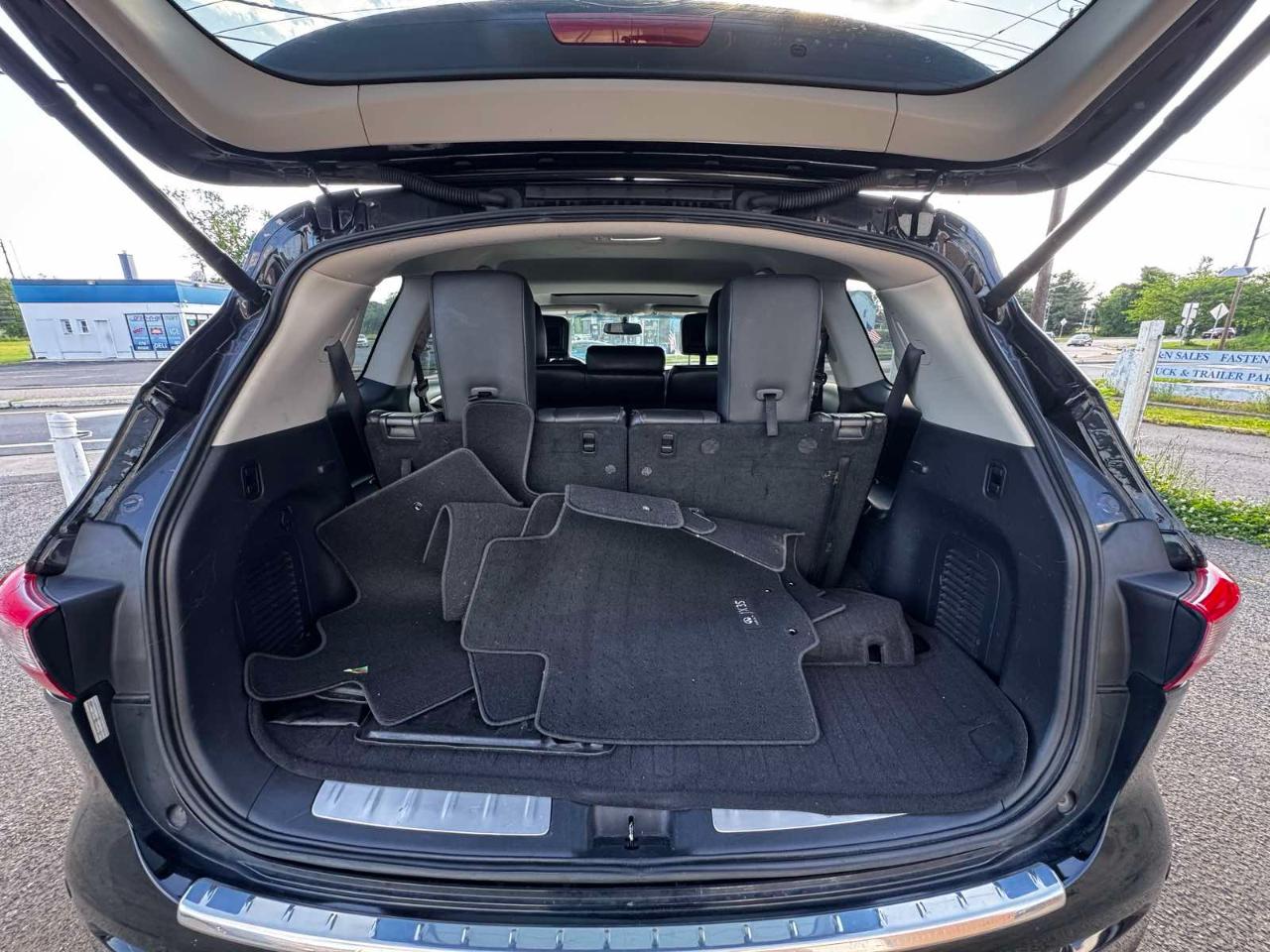 Infiniti JX35 FWD 4dr 2013