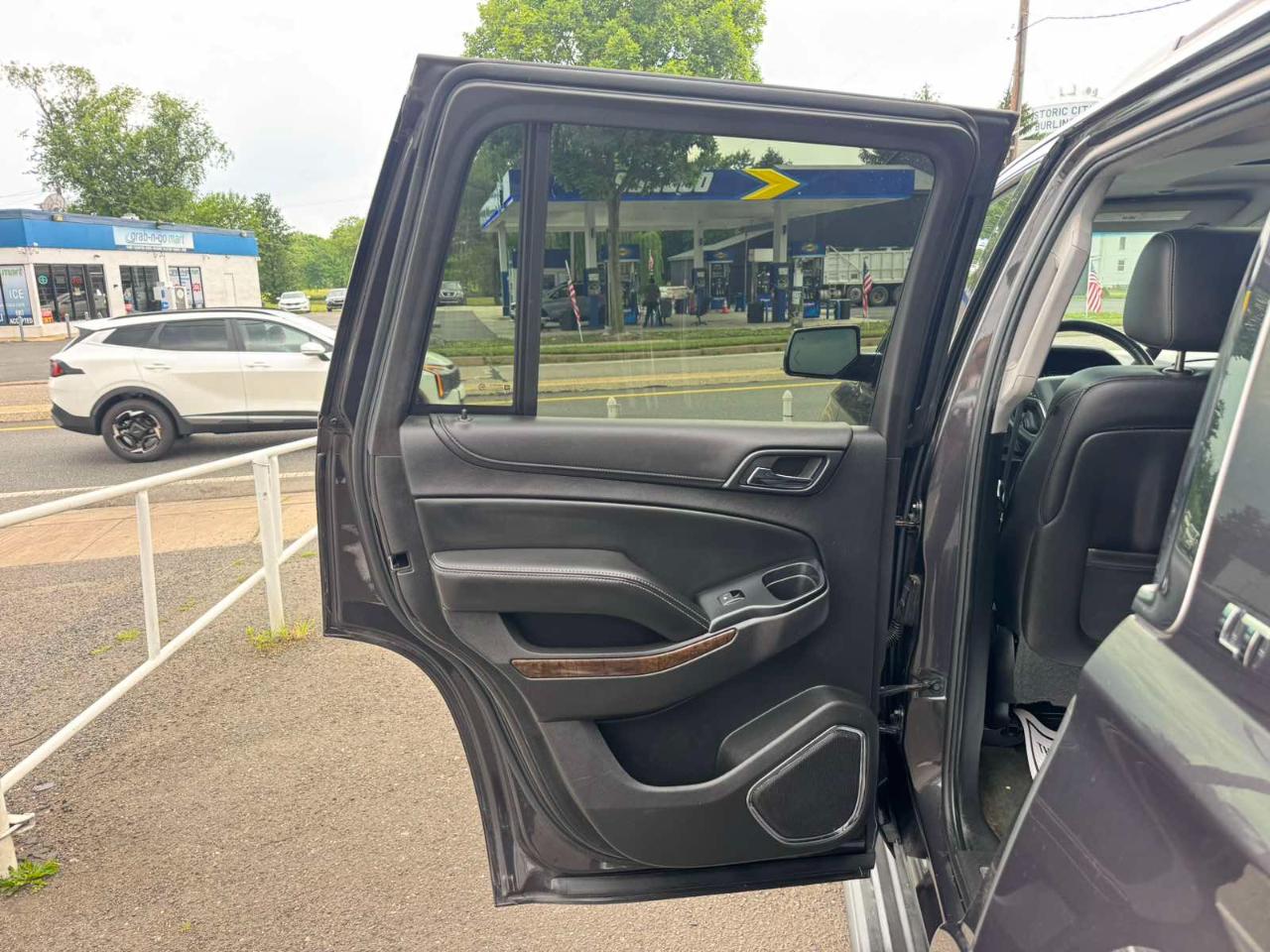 Chevrolet Tahoe 4WD 4dr LT 2015