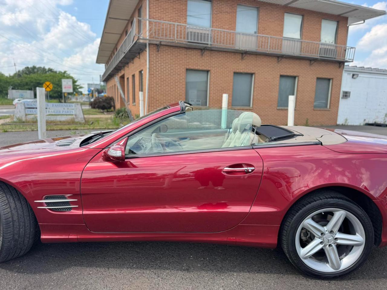 Mercedes-Benz SL-Class 2dr Roadster 5.0L 2005