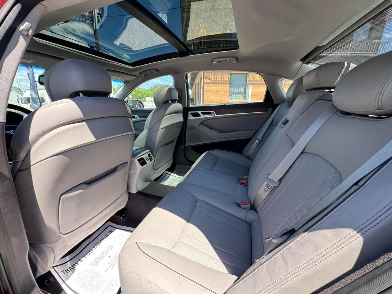 Hyundai Genesis 4dr Sdn V6 3.8L AWD 2016