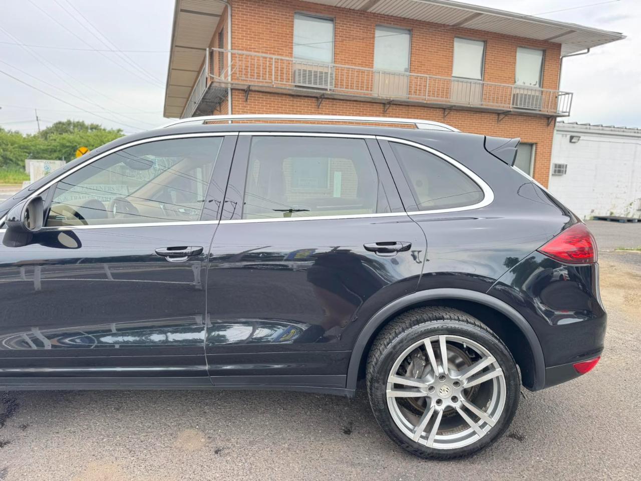 Porsche Cayenne AWD 4dr Tiptronic 2012