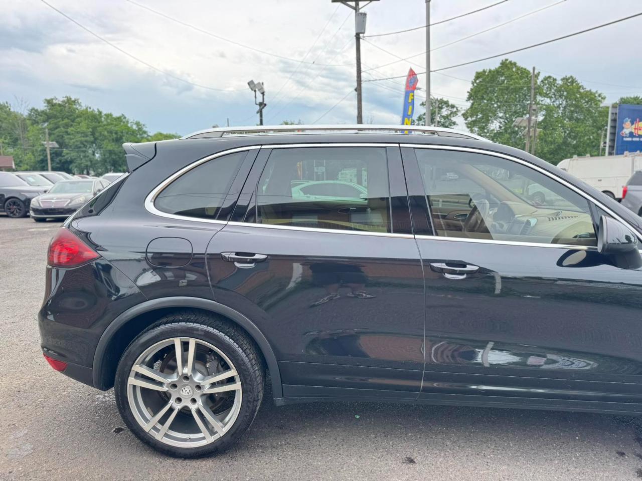 Porsche Cayenne AWD 4dr Tiptronic 2012