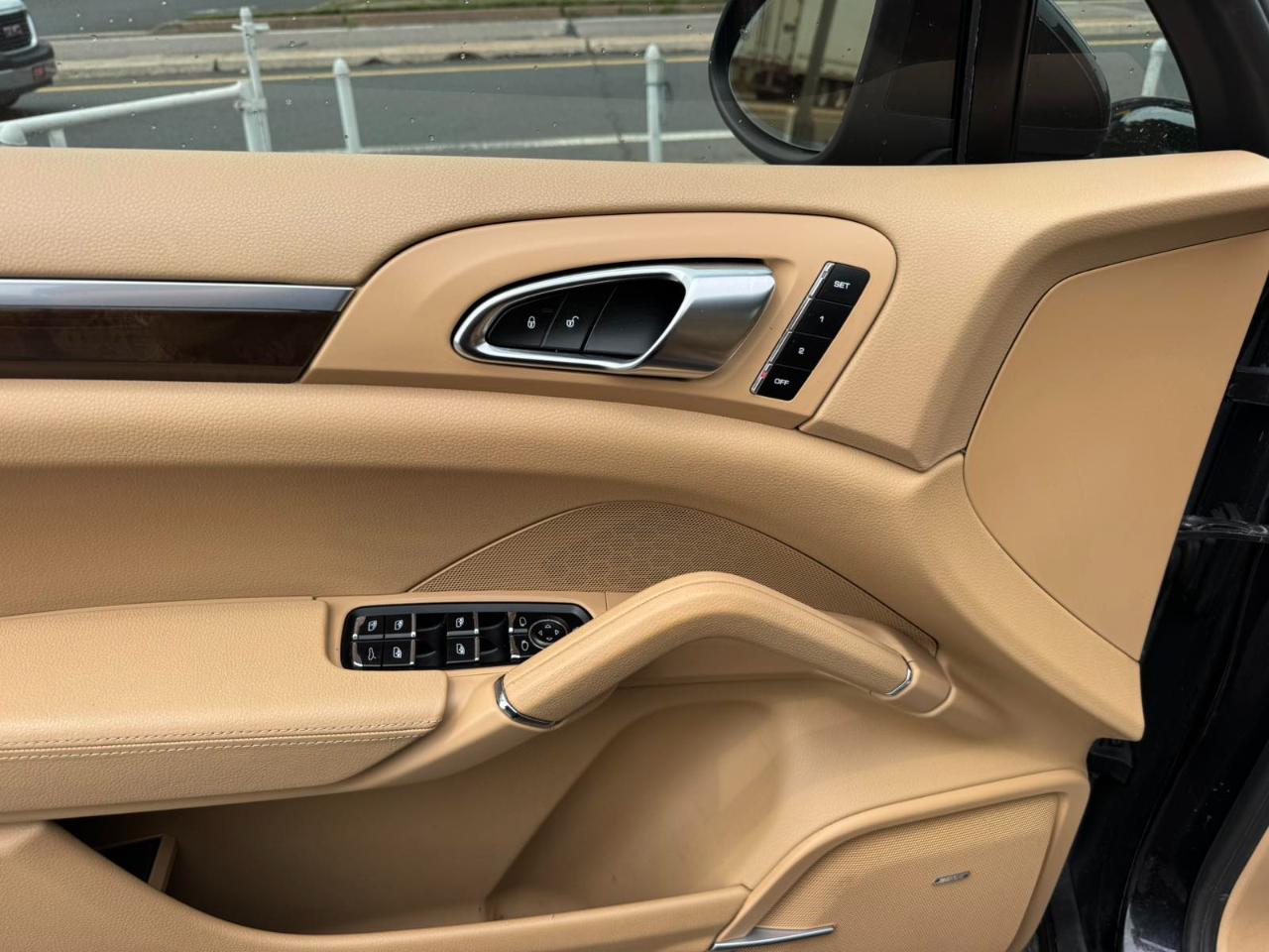 Porsche Cayenne AWD 4dr Tiptronic 2012