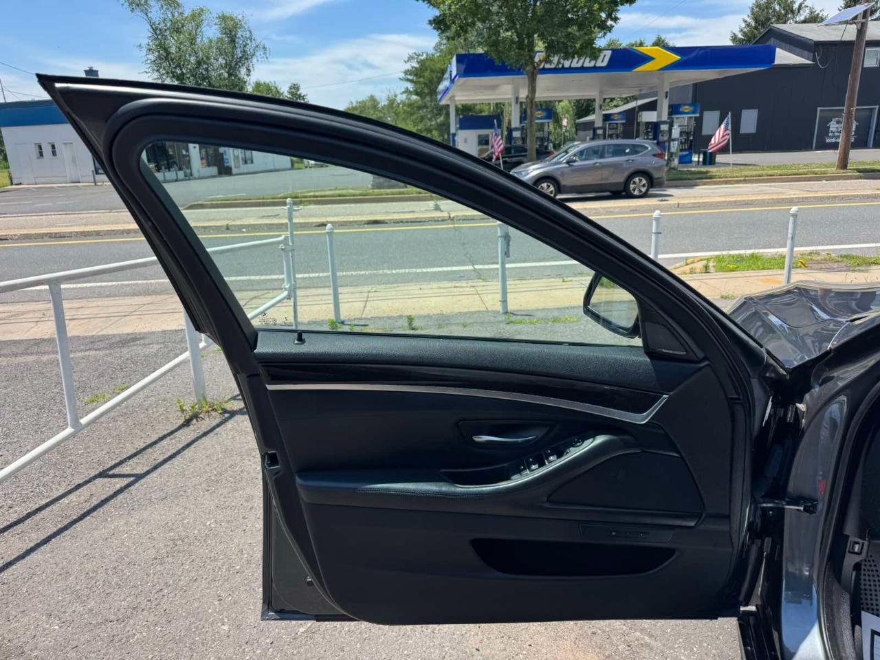 BMW 5 Series 4dr Sdn 535i xDrive AWD 2015