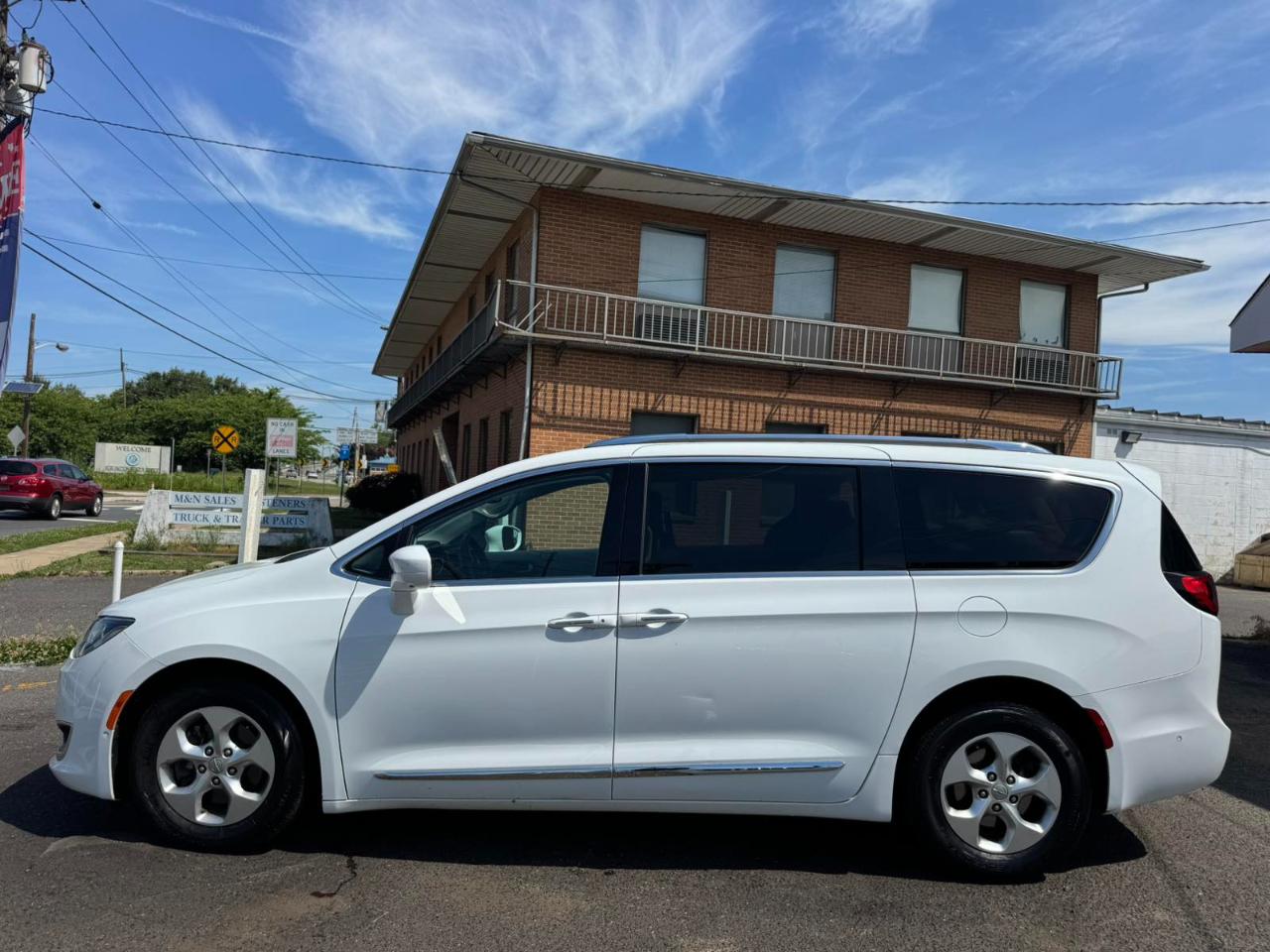 Chrysler Pacifica Touring-L Plus FWD 2017